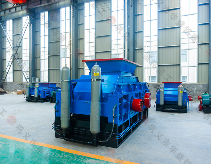 對(duì)輥制砂機(jī)型號(hào)時(shí)產(chǎn)300噸有哪些，鵝卵石制沙機(jī)一臺(tái)價(jià)格多少？