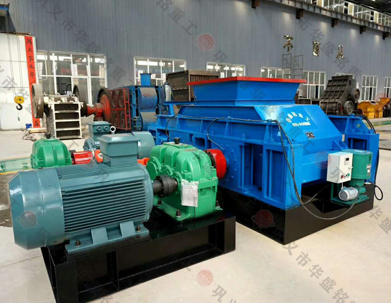 時產(chǎn)300噸石灰?guī)r對輥制砂機(jī)多少錢一臺？