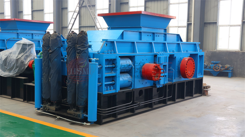 如何選購(gòu)時(shí)產(chǎn)300噸破石液壓對(duì)輥機(jī)？制砂機(jī)多少錢一臺(tái)？