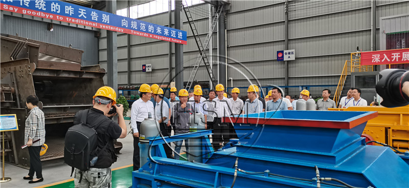 對輥制砂機廠家--熱烈歡迎袁書記來我廠參觀考察